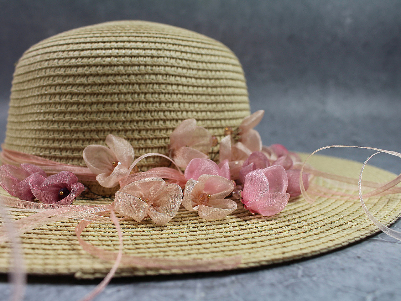 Blume auf draht mit geschliffenen perlen, handgefertigt - Anthrazit (1 Stück)