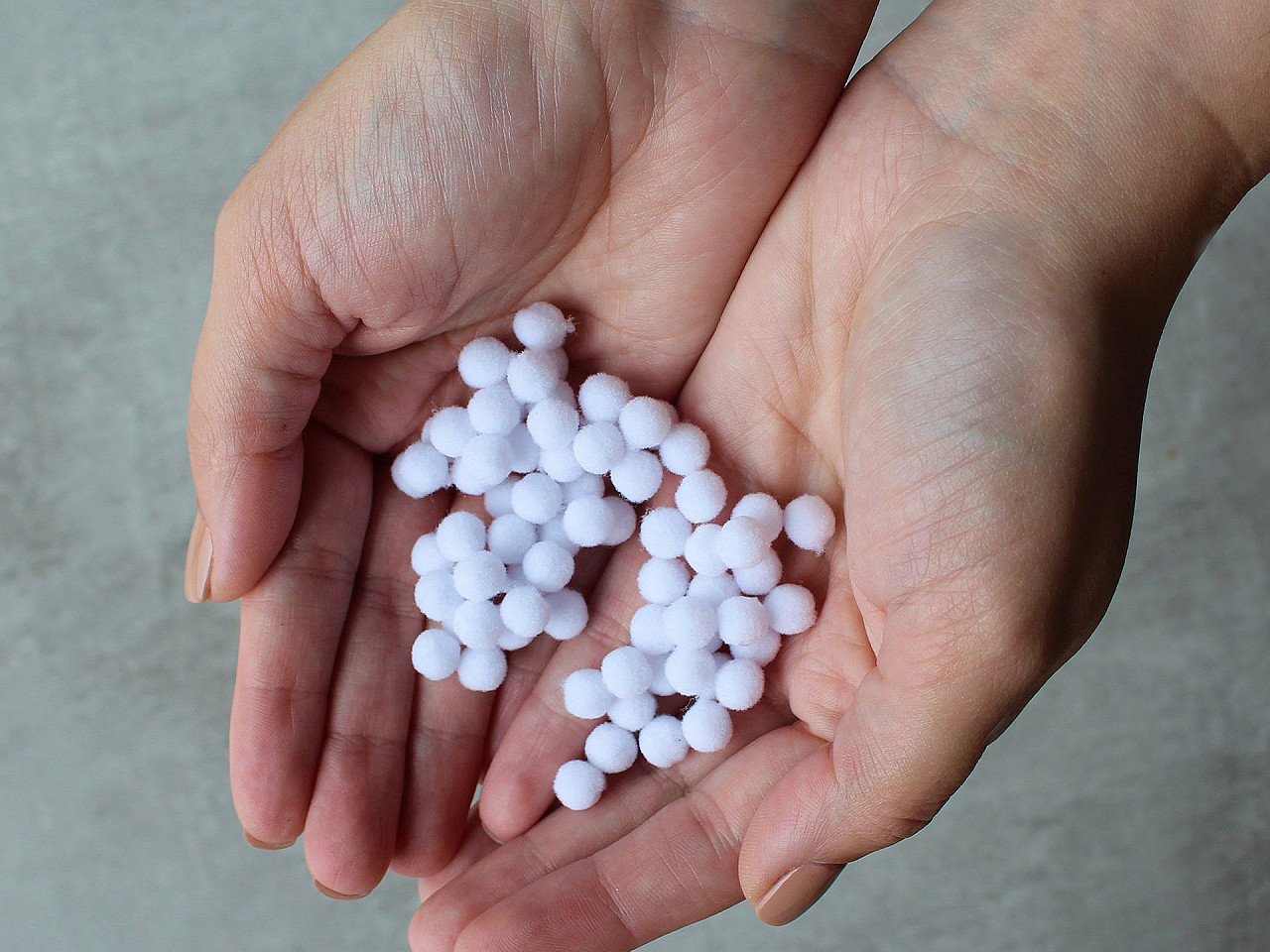 Mini-pompon, ø 8 mm - Schwarz (2000 Stücke)